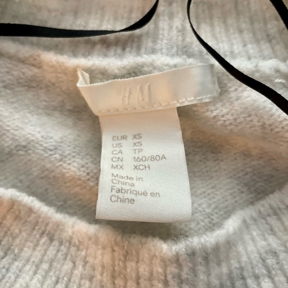 H & M beaded LOVE Wide-cut extra soft off-white sweater. Size XS - Picture 4 of 5